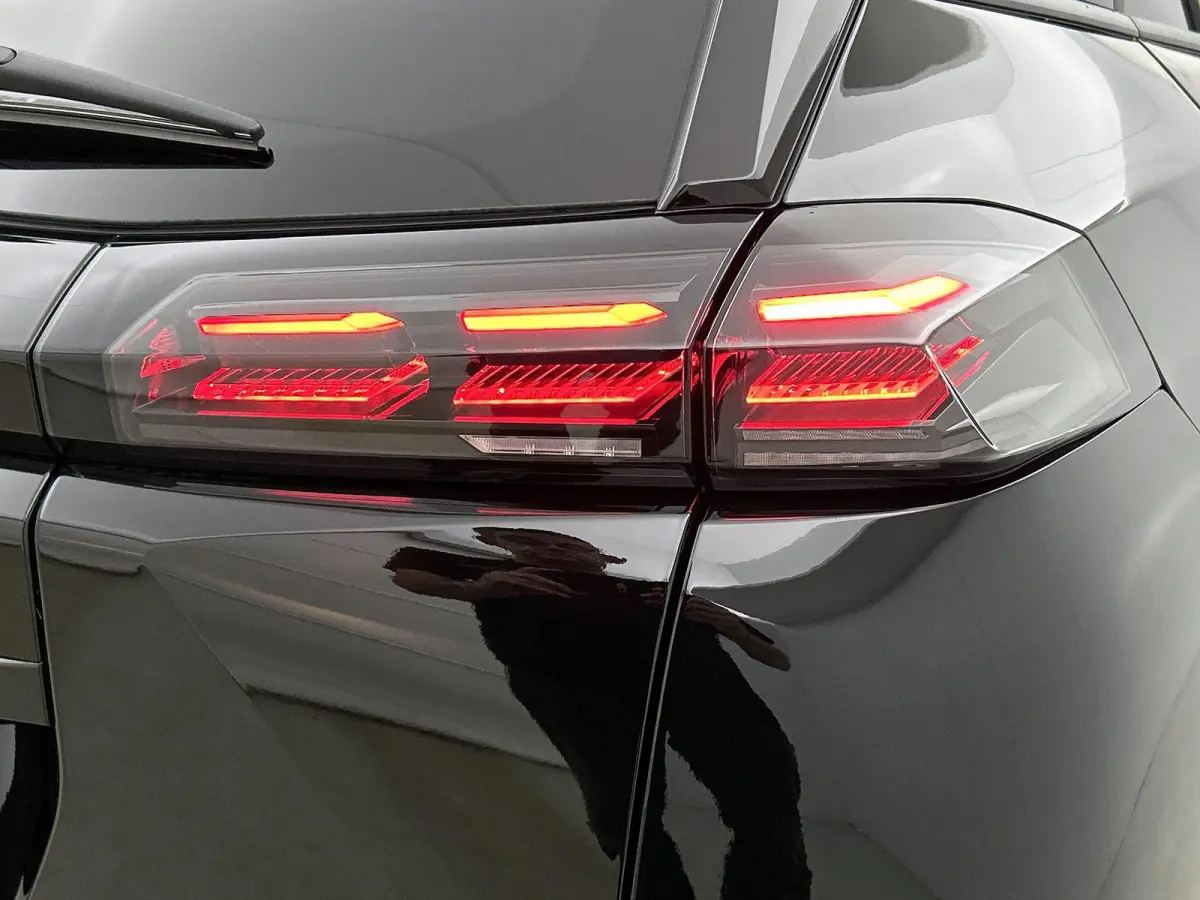 1.2 100pk Business Automaat | VOORRAAD VOORDEEL | Navigatie | Climate Control | Cruise Control | Parkeersensoren | LED | Apple Carplay/Android Auto |
