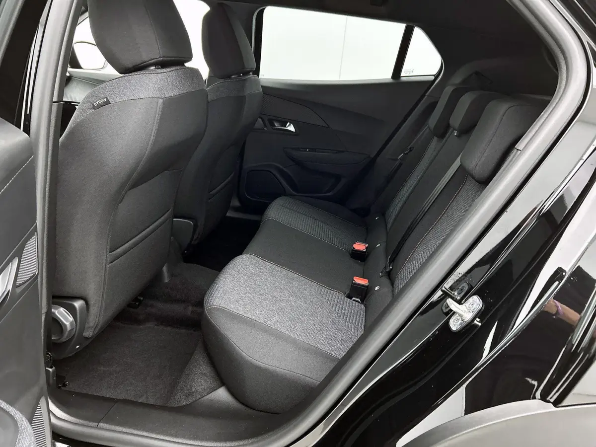 1.2 100pk Business Automaat | VOORRAAD VOORDEEL | Navigatie | Climate Control | Cruise Control | Parkeersensoren | LED | Apple Carplay/Android Auto |