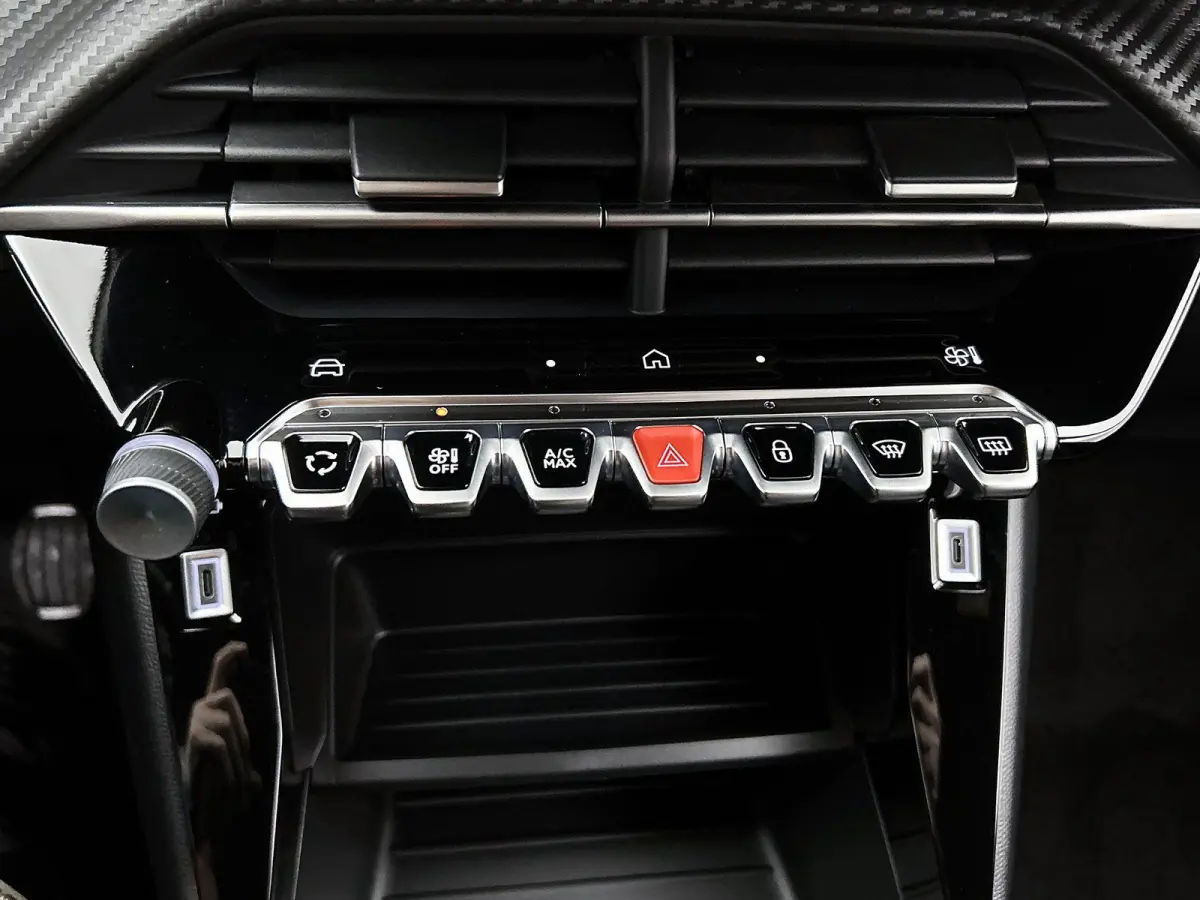 1.2 100pk Business Automaat | VOORRAAD VOORDEEL | Navigatie | Climate Control | Cruise Control | Parkeersensoren | LED | Apple Carplay/Android Auto |