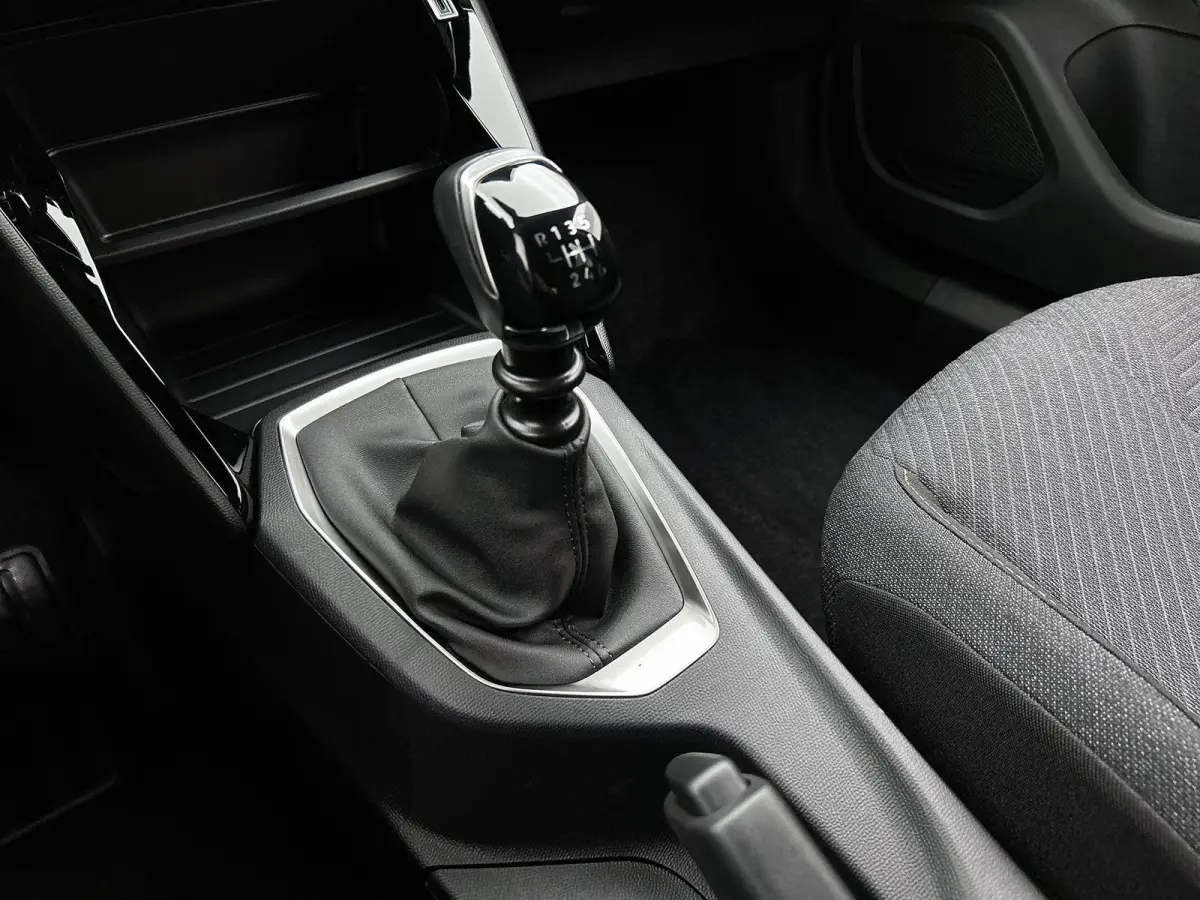 1.2 100pk Business Automaat | VOORRAAD VOORDEEL | Navigatie | Climate Control | Cruise Control | Parkeersensoren | LED | Apple Carplay/Android Auto |