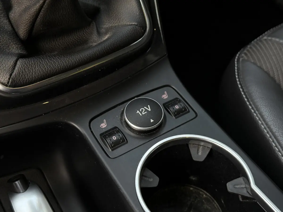 1.5 Titanium Styling Pack | Volledig Dealeronderhouden! | Zeer Nette Staat | Trekhaak 2000KG Trekgewicht | Achteruitrijcamera | SONY Audio | APK tot 09-09-2027 | Getint Glas | Parkeersensore