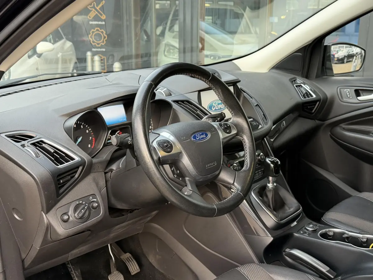 1.5 Titanium Styling Pack | Volledig Dealeronderhouden! | Zeer Nette Staat | Trekhaak 2000KG Trekgewicht | Achteruitrijcamera | SONY Audio | APK tot 09-09-2027 | Getint Glas | Parkeersensore