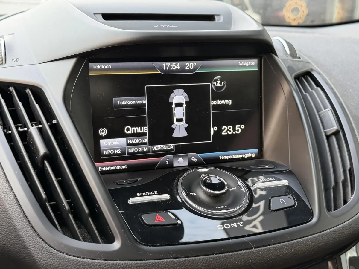1.5 Titanium Styling Pack | Volledig Dealeronderhouden! | Zeer Nette Staat | Trekhaak 2000KG Trekgewicht | Achteruitrijcamera | SONY Audio | APK tot 09-09-2027 | Getint Glas | Parkeersensore