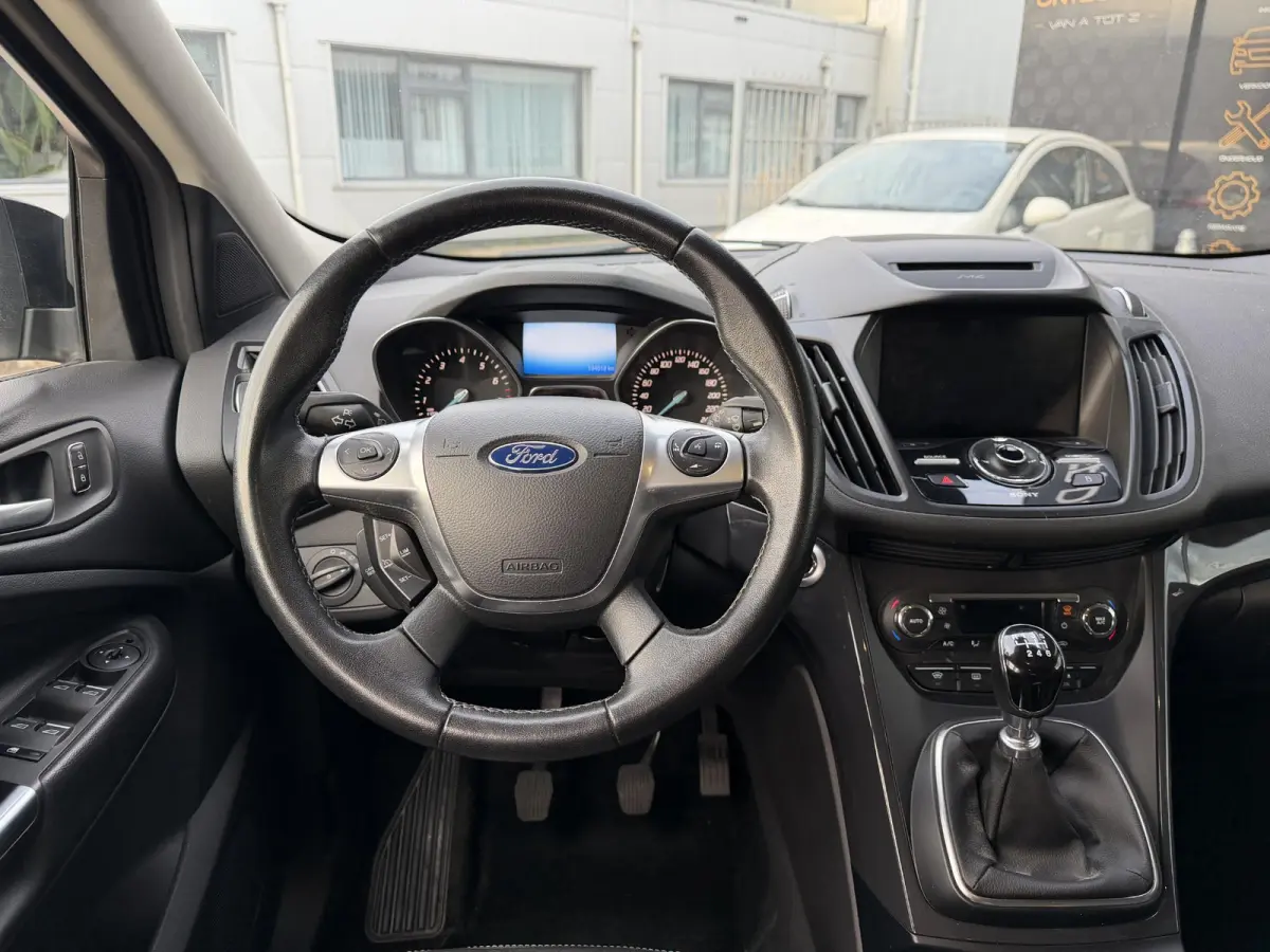 1.5 Titanium Styling Pack | Volledig Dealeronderhouden! | Zeer Nette Staat | Trekhaak 2000KG Trekgewicht | Achteruitrijcamera | SONY Audio | APK tot 09-09-2027 | Getint Glas | Parkeersensore