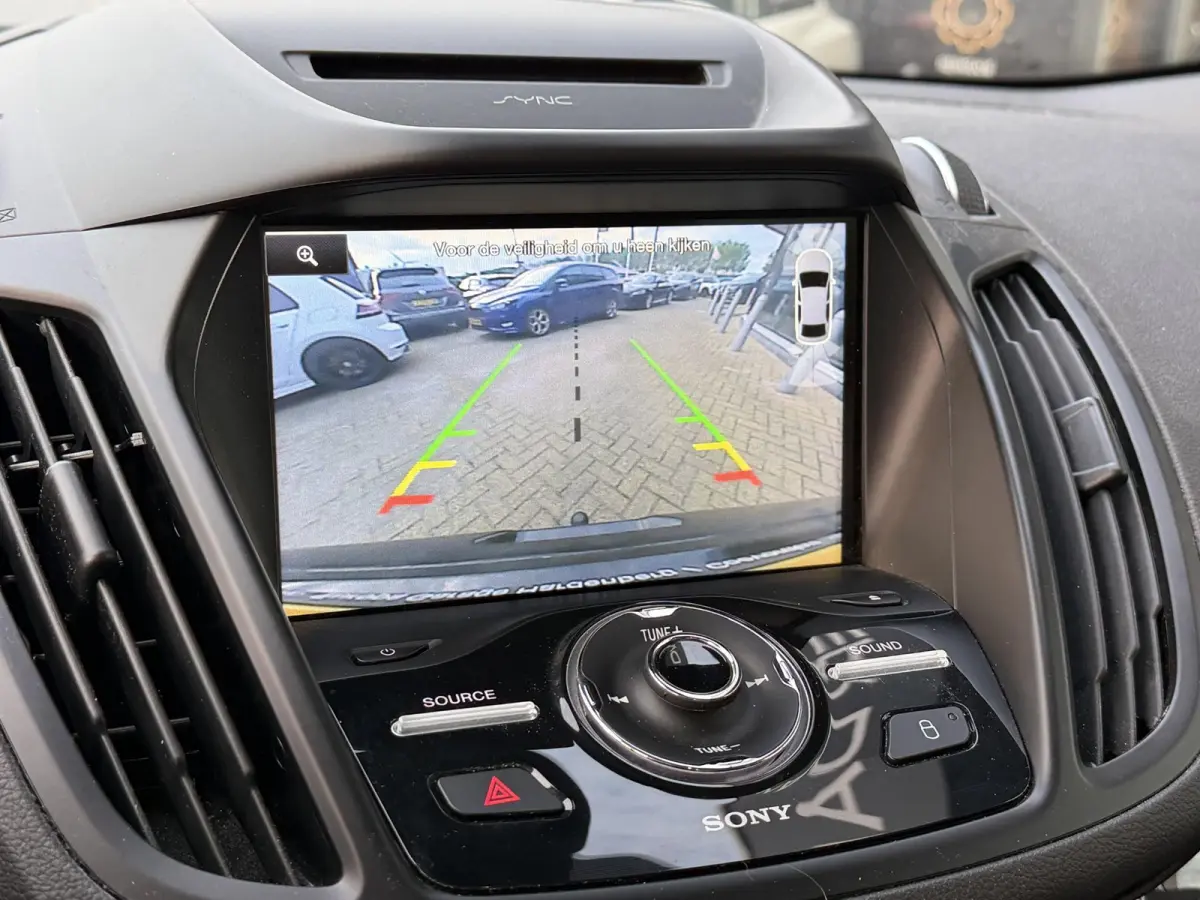 1.5 Titanium Styling Pack | Volledig Dealeronderhouden! | Zeer Nette Staat | Trekhaak 2000KG Trekgewicht | Achteruitrijcamera | SONY Audio | APK tot 09-09-2027 | Getint Glas | Parkeersensore