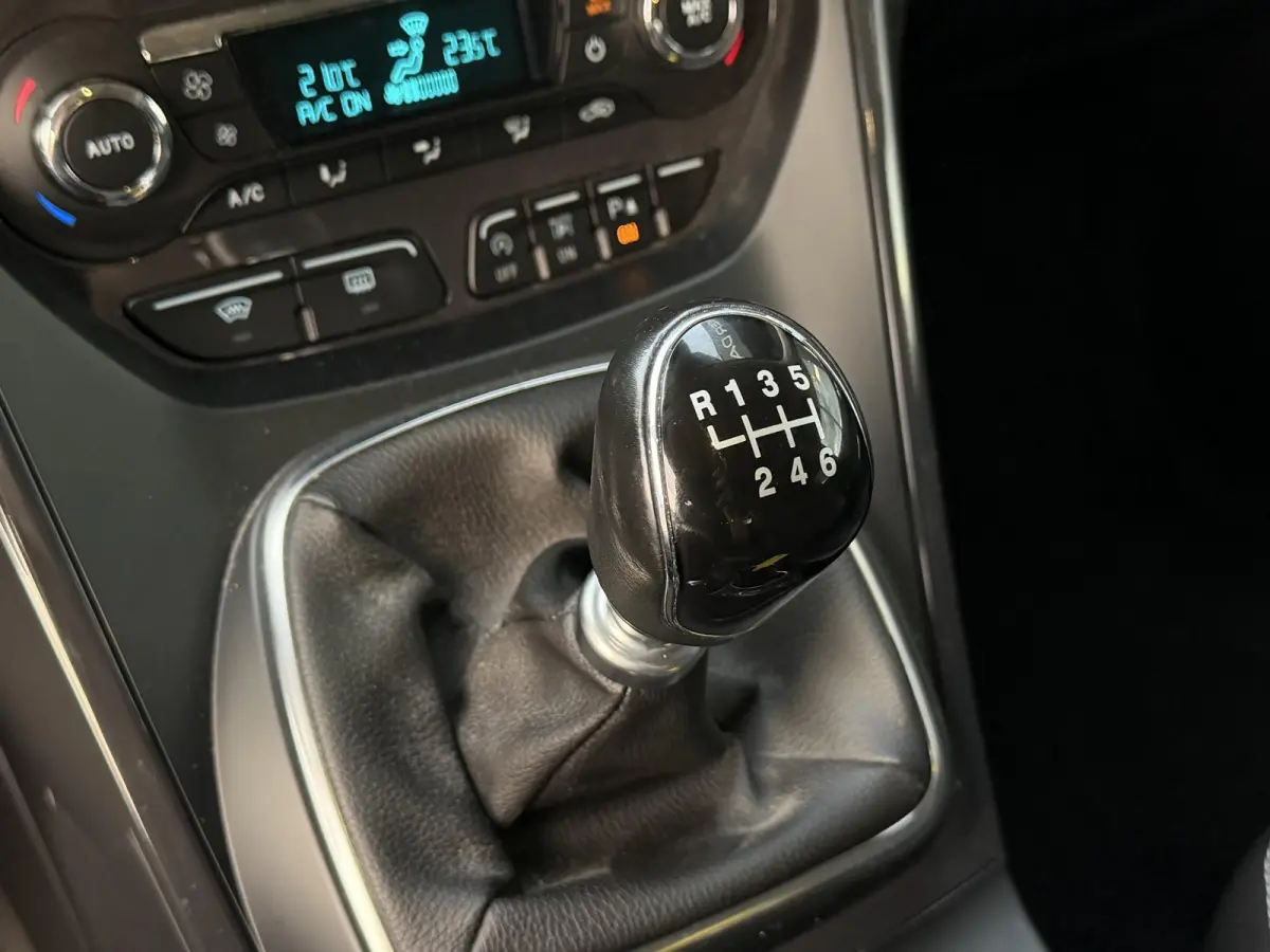 1.5 Titanium Styling Pack | Volledig Dealeronderhouden! | Zeer Nette Staat | Trekhaak 2000KG Trekgewicht | Achteruitrijcamera | SONY Audio | APK tot 09-09-2027 | Getint Glas | Parkeersensore