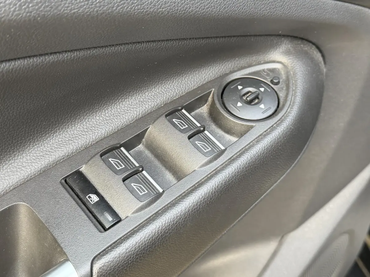 1.5 Titanium Styling Pack | Volledig Dealeronderhouden! | Zeer Nette Staat | Trekhaak 2000KG Trekgewicht | Achteruitrijcamera | SONY Audio | APK tot 09-09-2027 | Getint Glas | Parkeersensore