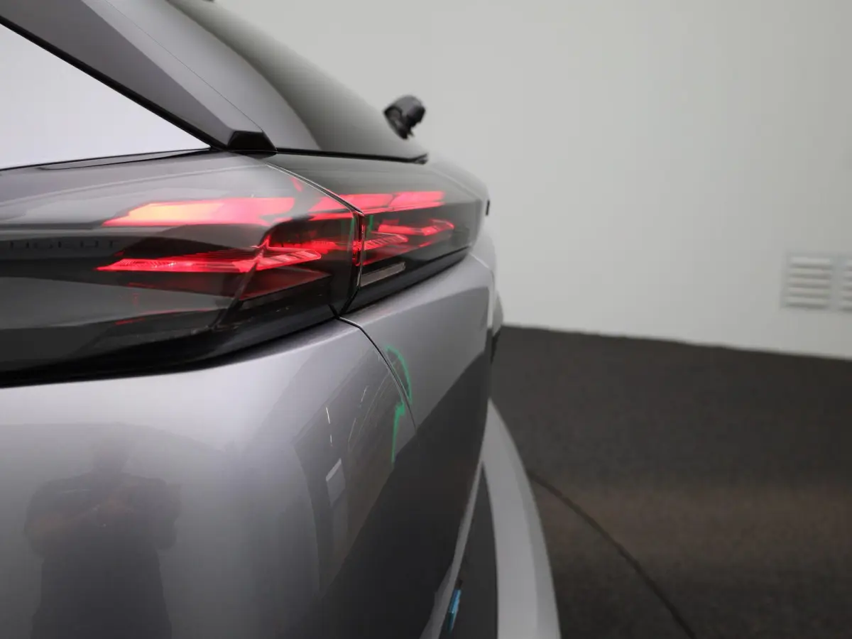 EV Allure 54 kWh | Automaat | Climate control | Virtual cockpit | Navigatie | Cruise control | Half-Leder | LMV | Parkeer sensoren | LED | Camera |