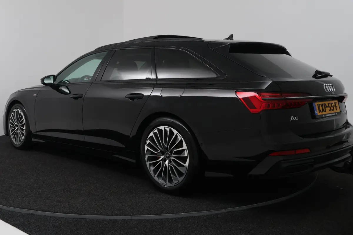 55 TFSI e quattro Competition (PANORAMADAK, TREKHAAK, CAMERA, STOELVERWARMING, DEALER ONDERHOUDEN)