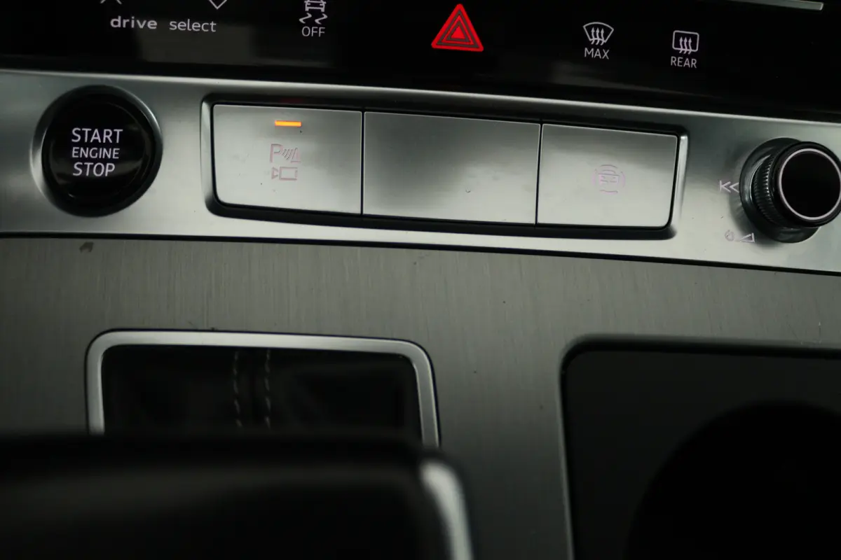 55 TFSI e quattro Competition (PANORAMADAK, TREKHAAK, CAMERA, STOELVERWARMING, DEALER ONDERHOUDEN)