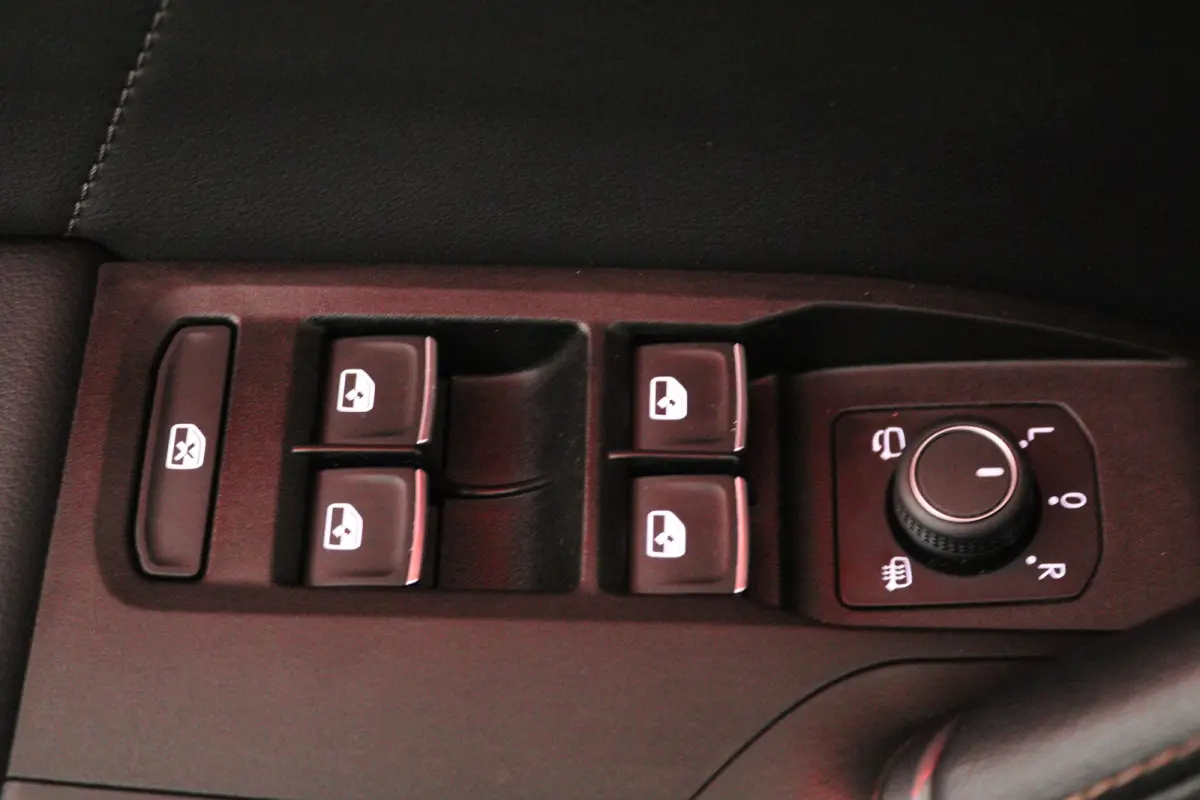 1.4 e-Hybrid VZ 245PK (STOELVERWARMING, STUURVERWARMING, CRUISE ADAPTIEF)