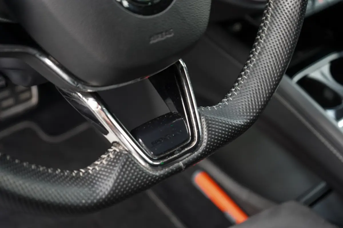 80 Sportline | 90.06% SOH | Matrix | Camera | Adap. Cruise | Carplay