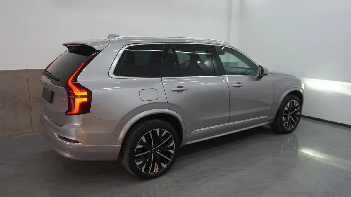 2.0 T8 Plug-in hybrid AWD Plus Bright ** FULL OPTIONS, PANO, TREKH, 21-inch LMV, H&K SOUND ** 41k onder NP - UNFALLFREI ** ** INFORMEER OOK NAAR ONZE AANTREKKELIJKE FINANCIAL-LEASE TARIEVEN 
