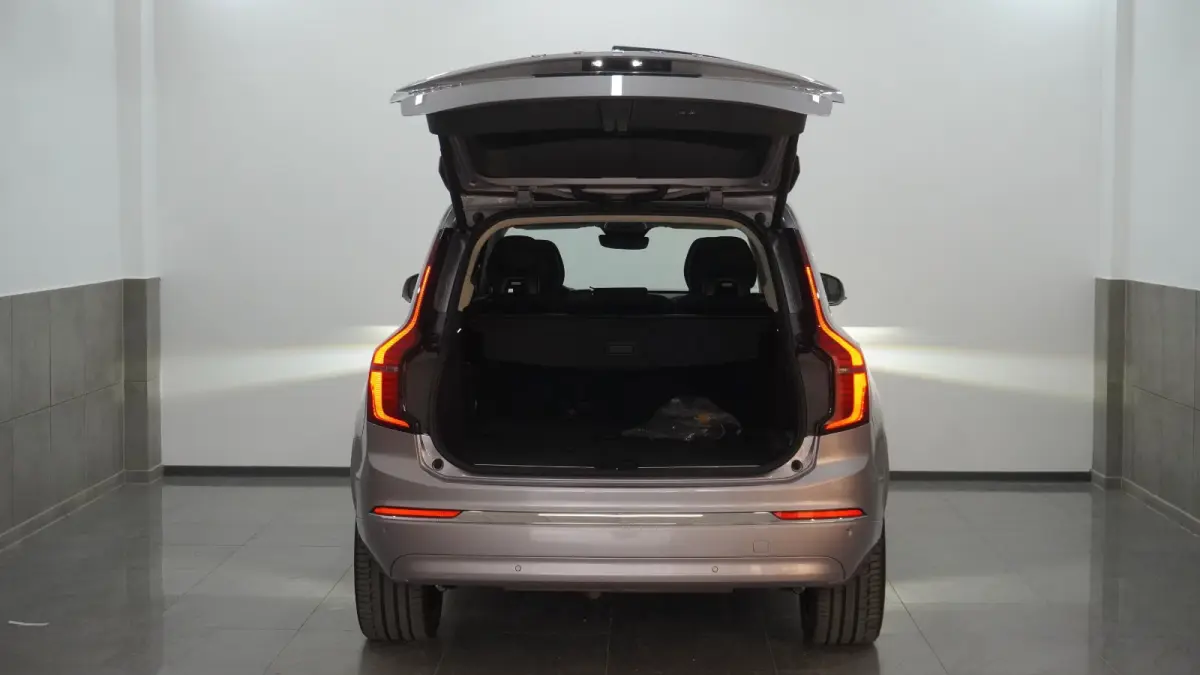 2.0 T8 Plug-in hybrid AWD Plus Bright ** FULL OPTIONS, PANO, TREKH, 21-inch LMV, H&K SOUND ** 41k onder NP - UNFALLFREI ** ** INFORMEER OOK NAAR ONZE AANTREKKELIJKE FINANCIAL-LEASE TARIEVEN 