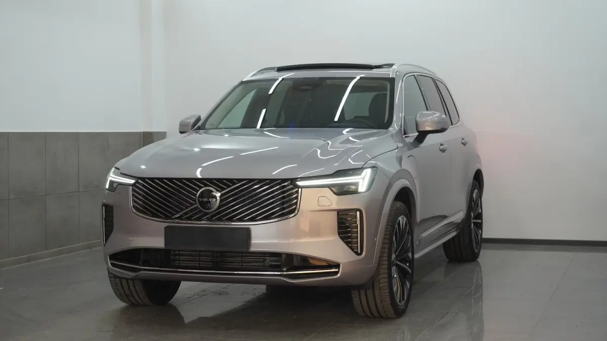 2.0 T8 Plug-in hybrid AWD Plus Bright ** FULL OPTIONS, PANO, TREKH, 21-inch LMV, H&K SOUND ** 41k onder NP - UNFALLFREI ** ** INFORMEER OOK NAAR ONZE AANTREKKELIJKE FINANCIAL-LEASE TARIEVEN 