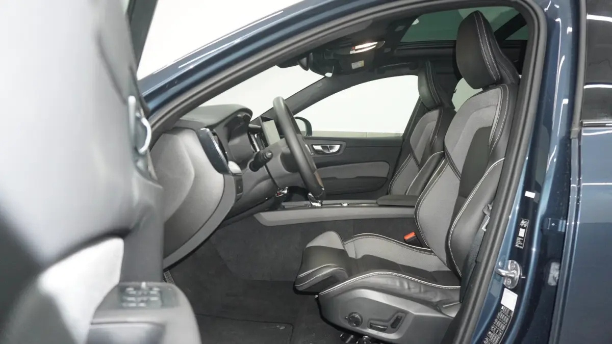 2.0 T8 Plug-in hybrid AWD BLACK EDITION (335kW/455PK) ** PANO, TREKH, ACC, HuD, 21-inch LMV ** 29k onder NP - UNFALLFREI ** ** INFORMEER OOK NAAR ONZE AANTREKKELIJKE FINANCIAL-LEASE TARIEVEN