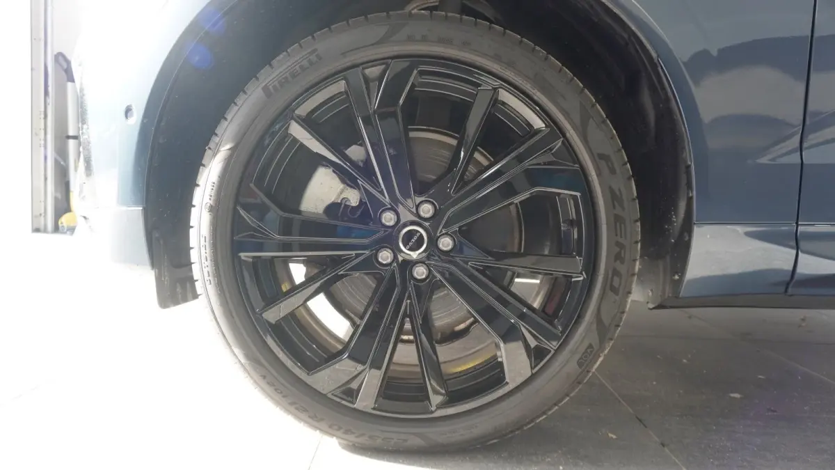 2.0 T8 Plug-in hybrid AWD BLACK EDITION (335kW/455PK) ** PANO, TREKH, ACC, HuD, 21-inch LMV ** 29k onder NP - UNFALLFREI ** ** INFORMEER OOK NAAR ONZE AANTREKKELIJKE FINANCIAL-LEASE TARIEVEN
