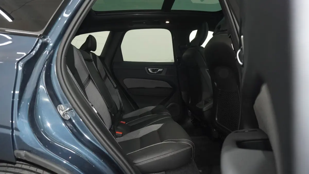 2.0 T8 Plug-in hybrid AWD BLACK EDITION (335kW/455PK) ** PANO, TREKH, ACC, HuD, 21-inch LMV ** 29k onder NP - UNFALLFREI ** ** INFORMEER OOK NAAR ONZE AANTREKKELIJKE FINANCIAL-LEASE TARIEVEN