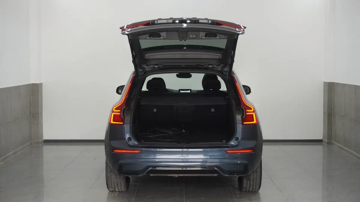 2.0 T8 Plug-in hybrid AWD BLACK EDITION (335kW/455PK) ** PANO, TREKH, ACC, HuD, 21-inch LMV ** 29k onder NP - UNFALLFREI ** ** INFORMEER OOK NAAR ONZE AANTREKKELIJKE FINANCIAL-LEASE TARIEVEN