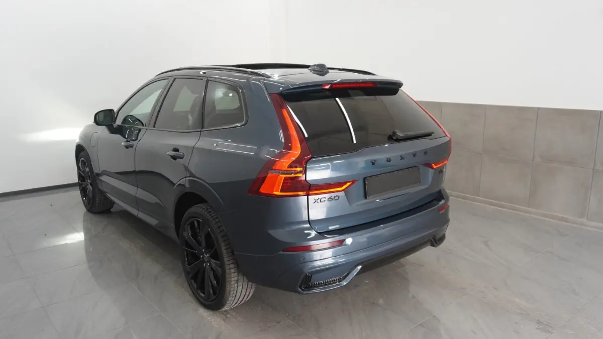 2.0 T8 Plug-in hybrid AWD BLACK EDITION (335kW/455PK) ** PANO, TREKH, ACC, HuD, 21-inch LMV ** 29k onder NP - UNFALLFREI ** ** INFORMEER OOK NAAR ONZE AANTREKKELIJKE FINANCIAL-LEASE TARIEVEN