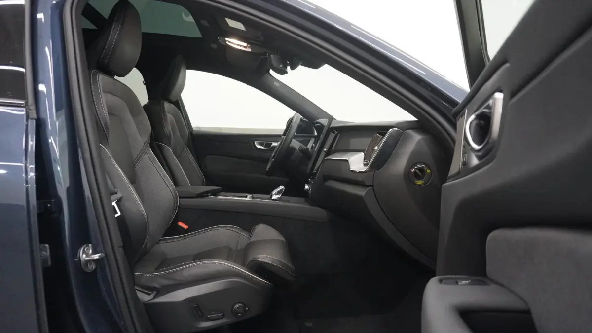 2.0 T8 Plug-in hybrid AWD BLACK EDITION (335kW/455PK) ** PANO, TREKH, ACC, HuD, 21-inch LMV ** 29k onder NP - UNFALLFREI ** ** INFORMEER OOK NAAR ONZE AANTREKKELIJKE FINANCIAL-LEASE TARIEVEN