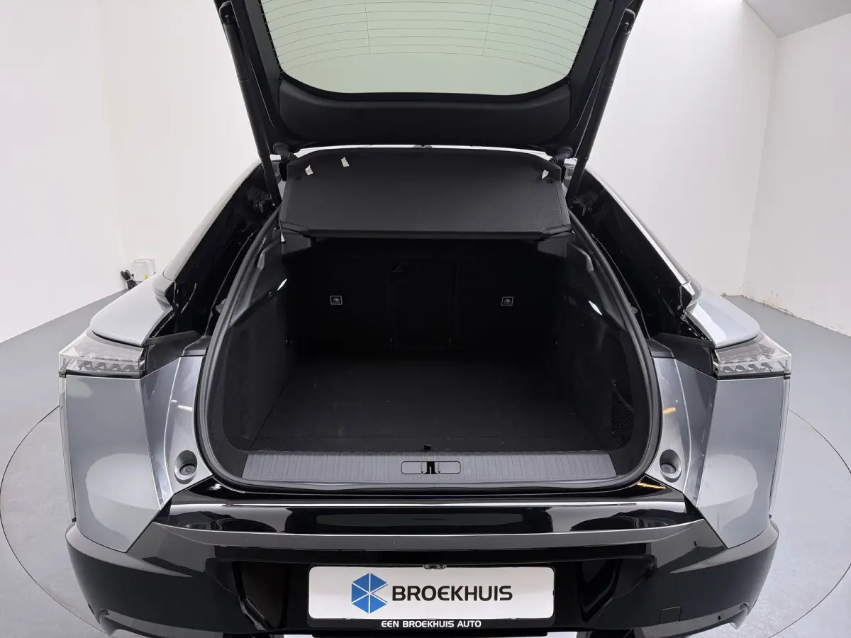 Pallas Black Edition | Proximity Keyless Entry