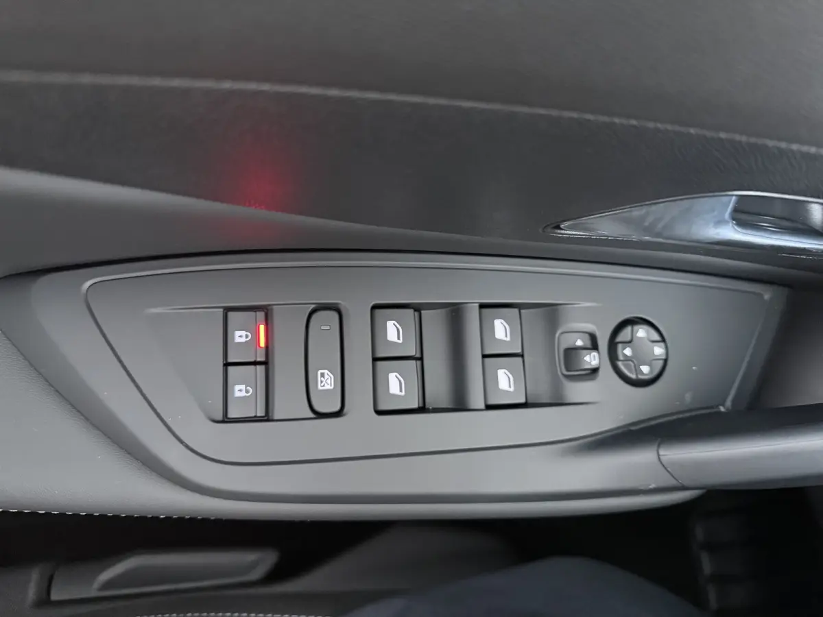 Allure | 360 Vision & Drive Assist Pack | Elektrische parkeerrem | Extra getinte achterste zijruiten en achterruit