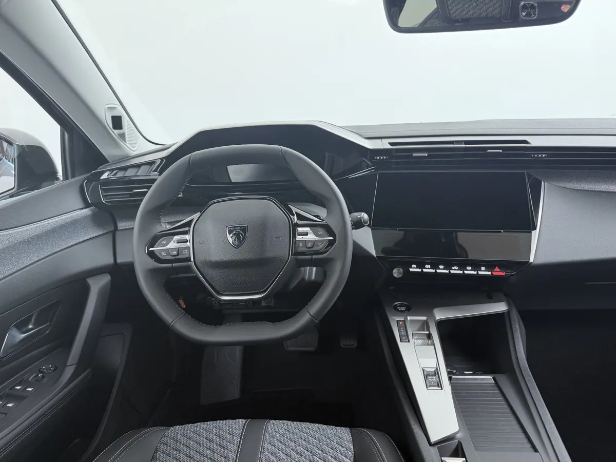 Allure | 360 Vision & Drive Assist Pack | Elektrische parkeerrem | Extra getinte achterste zijruiten en achterruit