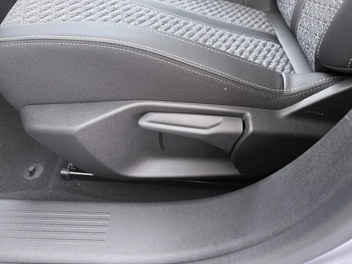 Allure | 360 Vision & Drive Assist Pack | Elektrische parkeerrem | Extra getinte achterste zijruiten en achterruit