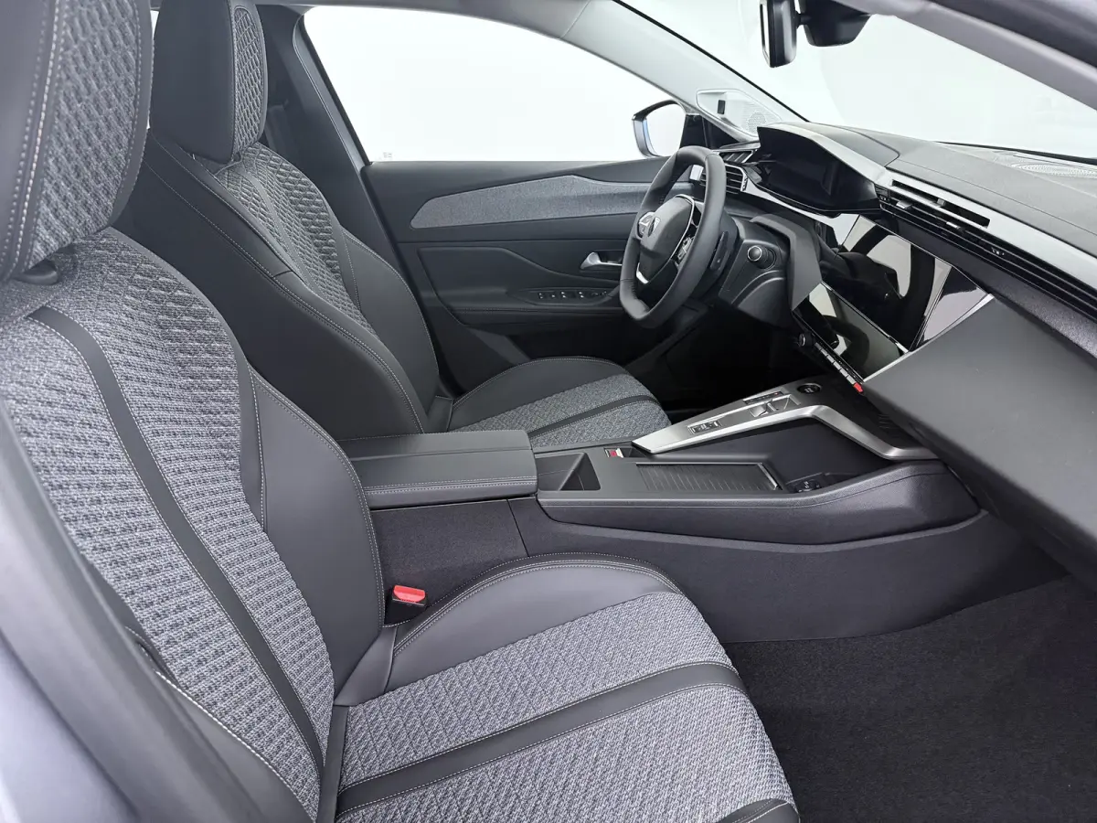 Allure | 360 Vision & Drive Assist Pack | Elektrische parkeerrem | Extra getinte achterste zijruiten en achterruit