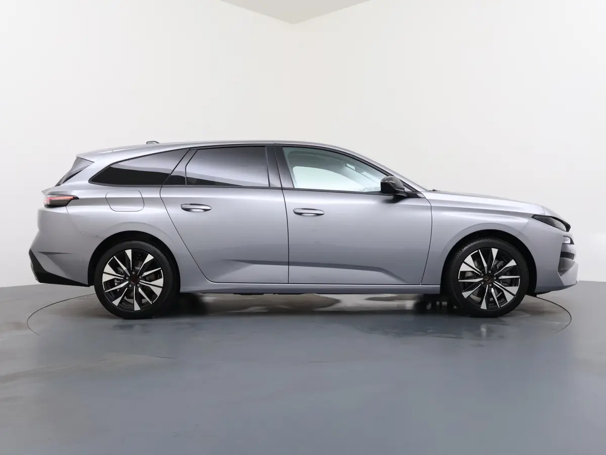 Allure | 360 Vision & Drive Assist Pack | Elektrische parkeerrem | Extra getinte achterste zijruiten en achterruit