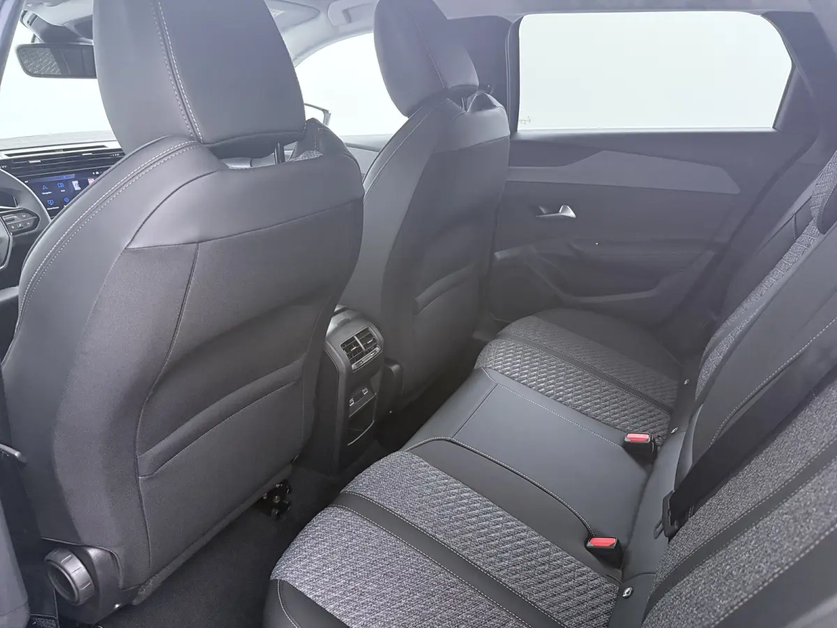 Allure | 360 Vision & Drive Assist Pack | Elektrische parkeerrem | Extra getinte achterste zijruiten en achterruit