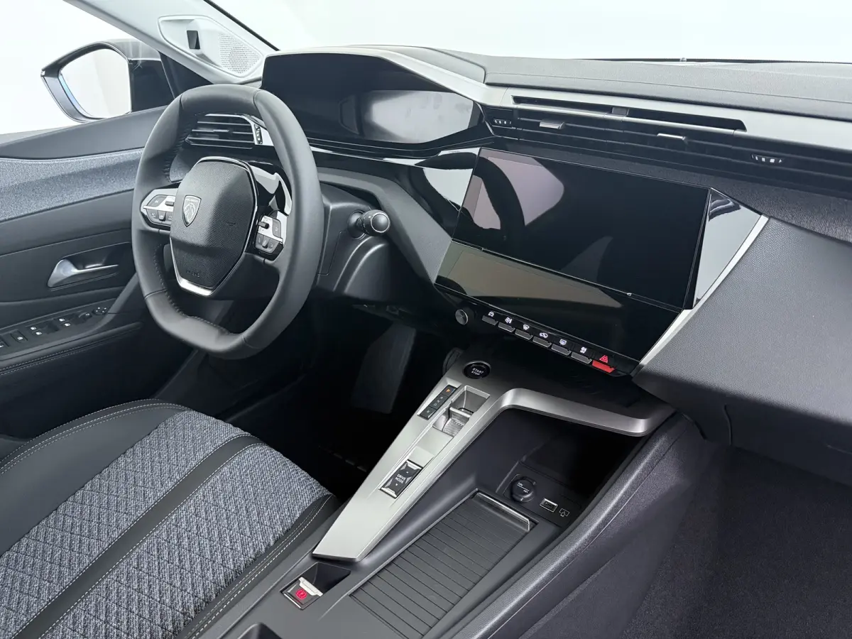 Allure | 360 Vision & Drive Assist Pack | Elektrische parkeerrem | Extra getinte achterste zijruiten en achterruit
