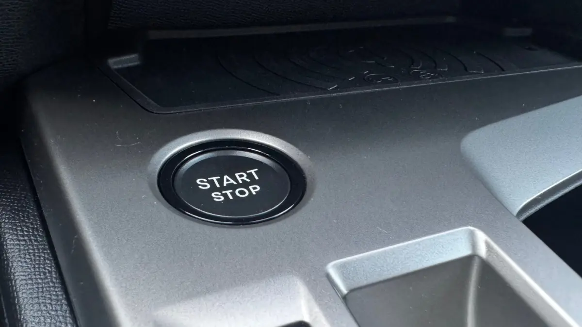 Allure | Elektrische parkeerrem | Extra getinte achterste zijruiten en achterruit | ISOFIX-bevestigingspunten voor drie kinderzitjes. Op de passagiersstoel en de buitenste zitplaatsen van de