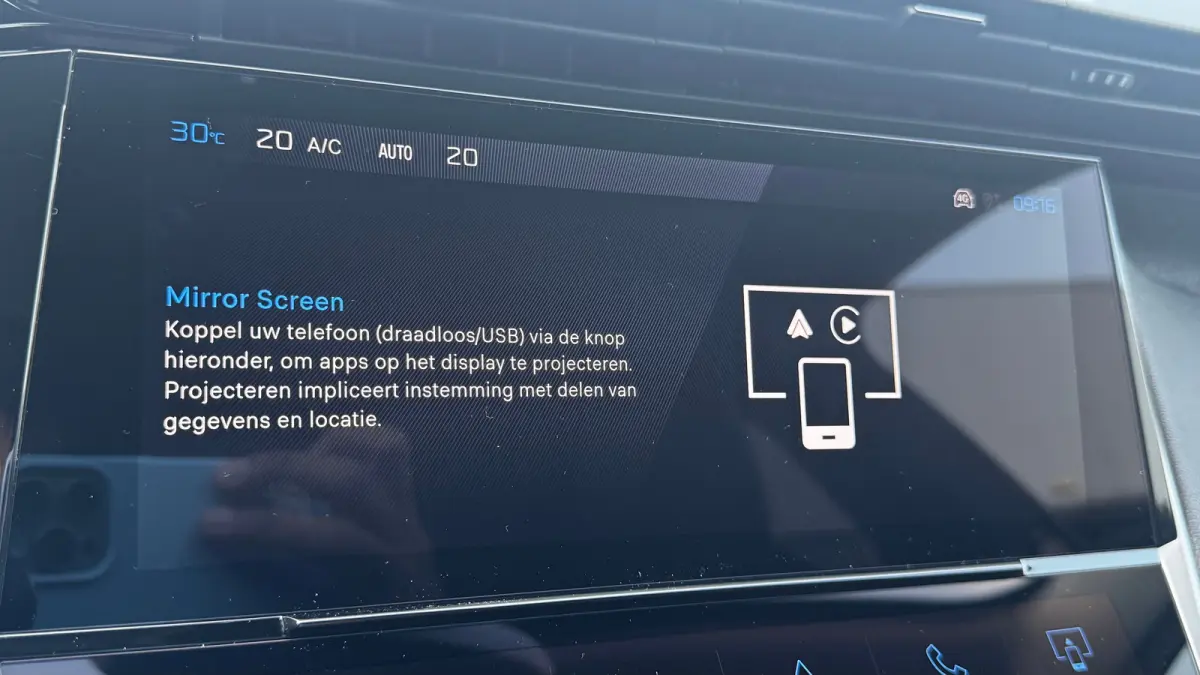 Allure | Elektrische parkeerrem | Extra getinte achterste zijruiten en achterruit | ISOFIX-bevestigingspunten voor drie kinderzitjes. Op de passagiersstoel en de buitenste zitplaatsen van de
