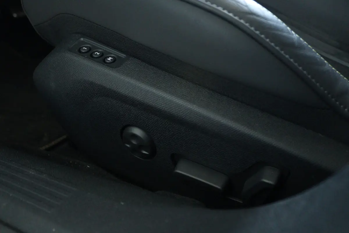 1.6 HYbrid PSE 360PK | Schuifdak | Nightvision | Focal | 360 Camera | Massage | MATRIX | Adaptieve Demping | Carplay | Memory | Keyless