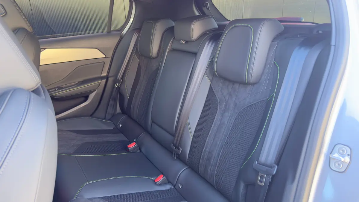 GT | Driver Sport Pack | Elektrische parkeerrem | Extra getinte achterste zijruiten en achterruit
