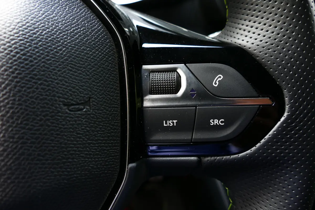 GT | Active Safety Brake met camera en radar (automatisch noodremsysteem) met Distance Alert (waarschuwing dreigende aanrijding) | Advanced Active Safety Brake met camera en radar | Climate 