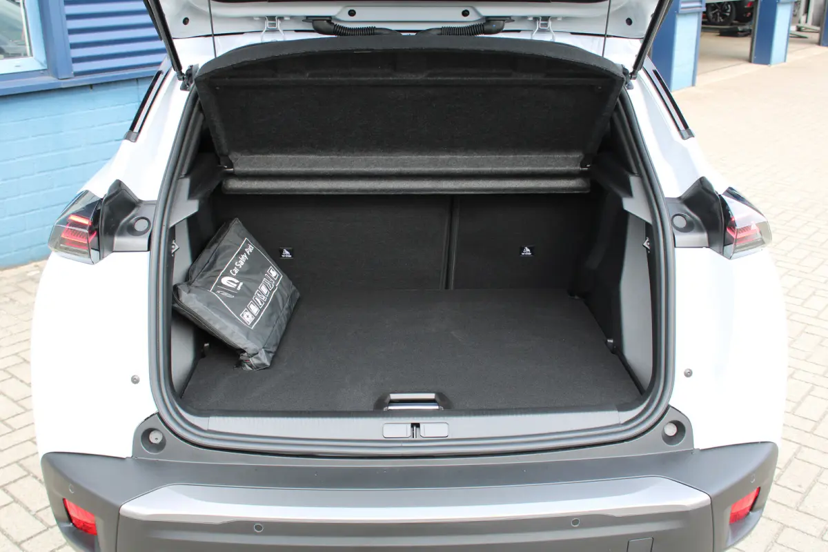 Envy | Active Safety Brake met camera en radar (automatisch noodremsysteem) met Distance Alert (waarschuwing dreigende aanrijding) | Advanced Active Safety Brake met camera en radar | Climat