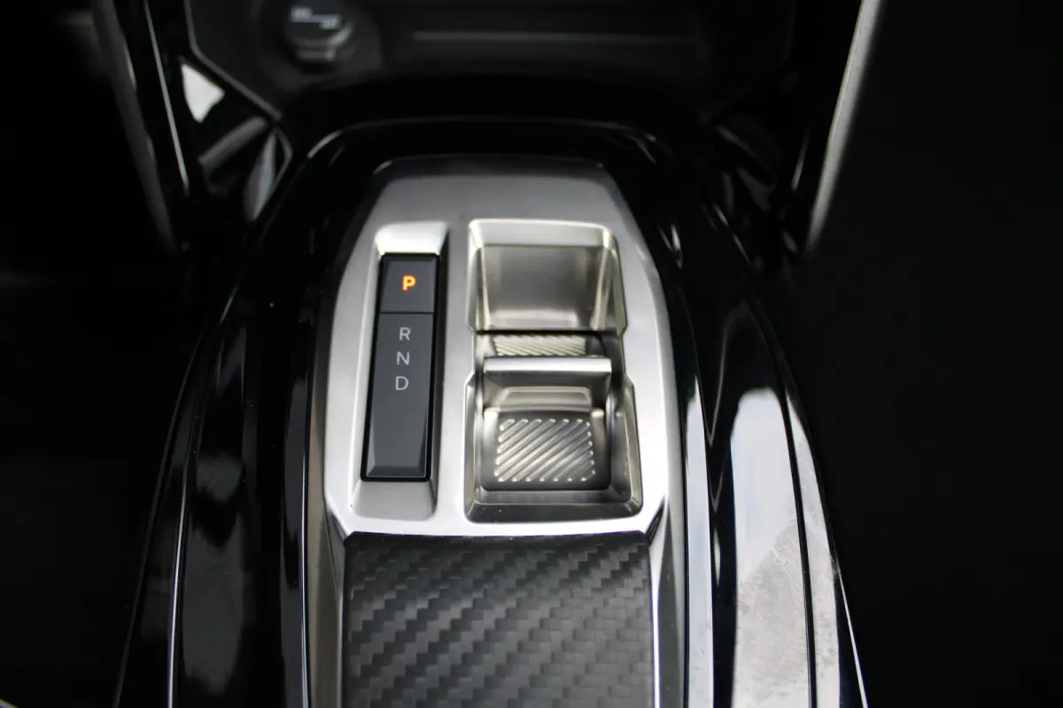 Envy | Active Safety Brake met camera en radar (automatisch noodremsysteem) met Distance Alert (waarschuwing dreigende aanrijding) | Advanced Active Safety Brake met camera en radar | Climat