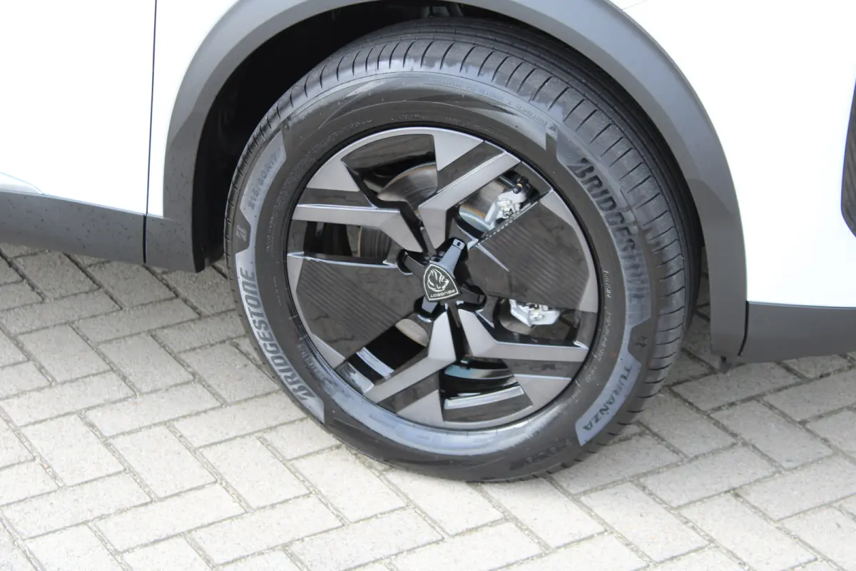 Envy | Active Safety Brake met camera en radar (automatisch noodremsysteem) met Distance Alert (waarschuwing dreigende aanrijding) | Advanced Active Safety Brake met camera en radar | Climat
