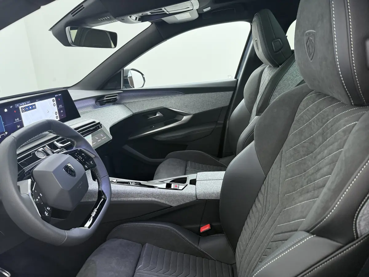 GT | Adaptieve cruise control met Stop&Go functie | LED 3D-achterlichten | Pack Safety Plus