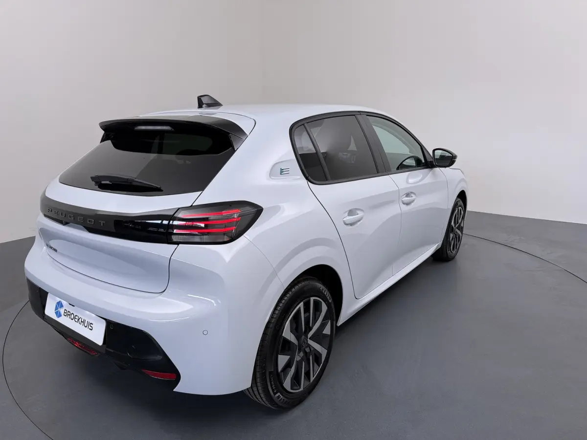 | €5000 Voorraad Voordeel | Business | 10" HD-touchscreen met PEUGEOT i-Connect® Advanced Navigatie | Elektrische parkeerrem | Extra getinte achterste zijruiten en achterruit