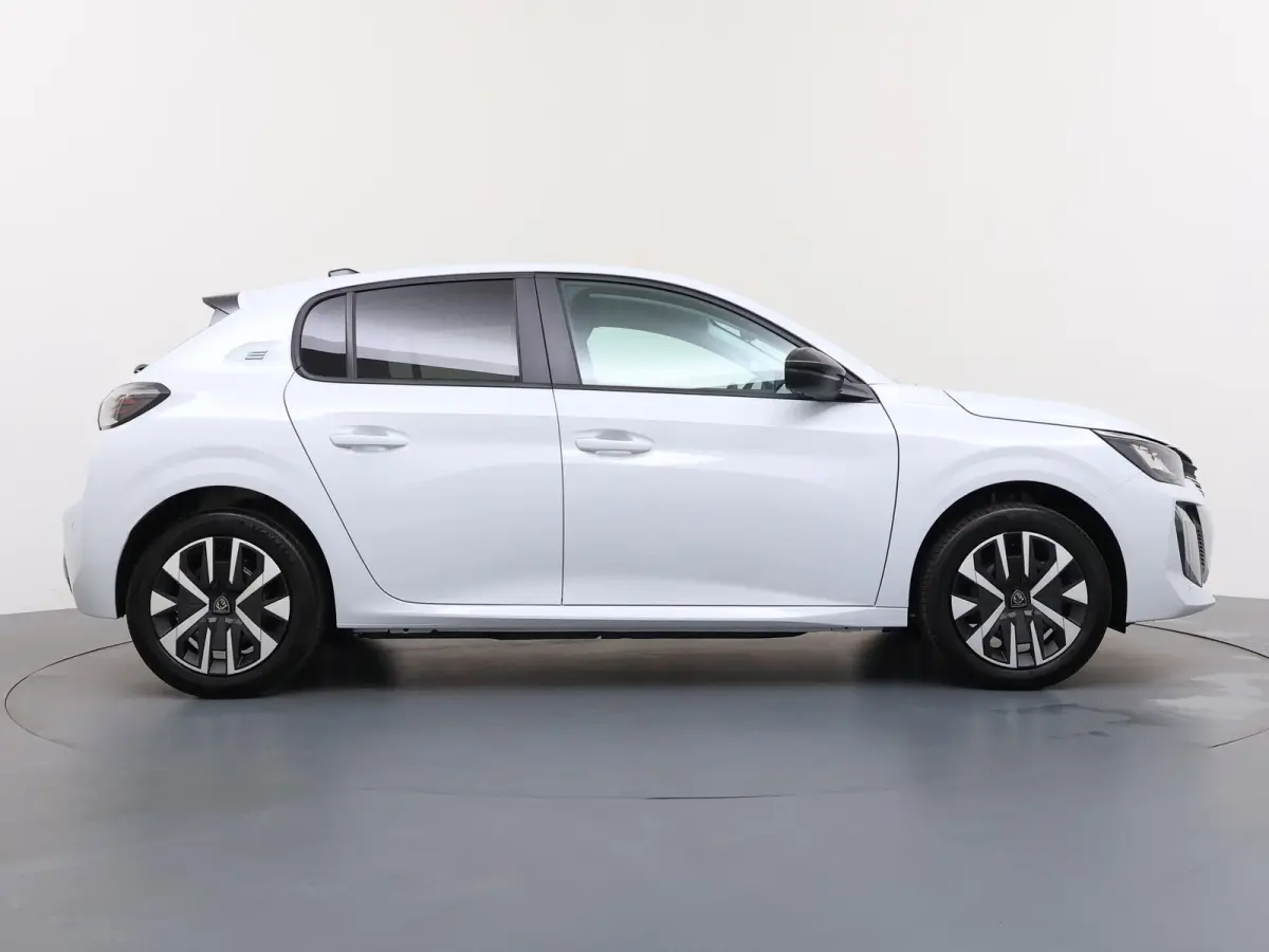 | €5000 Voorraad Voordeel | Business | 10" HD-touchscreen met PEUGEOT i-Connect® Advanced Navigatie | Elektrische parkeerrem | Extra getinte achterste zijruiten en achterruit