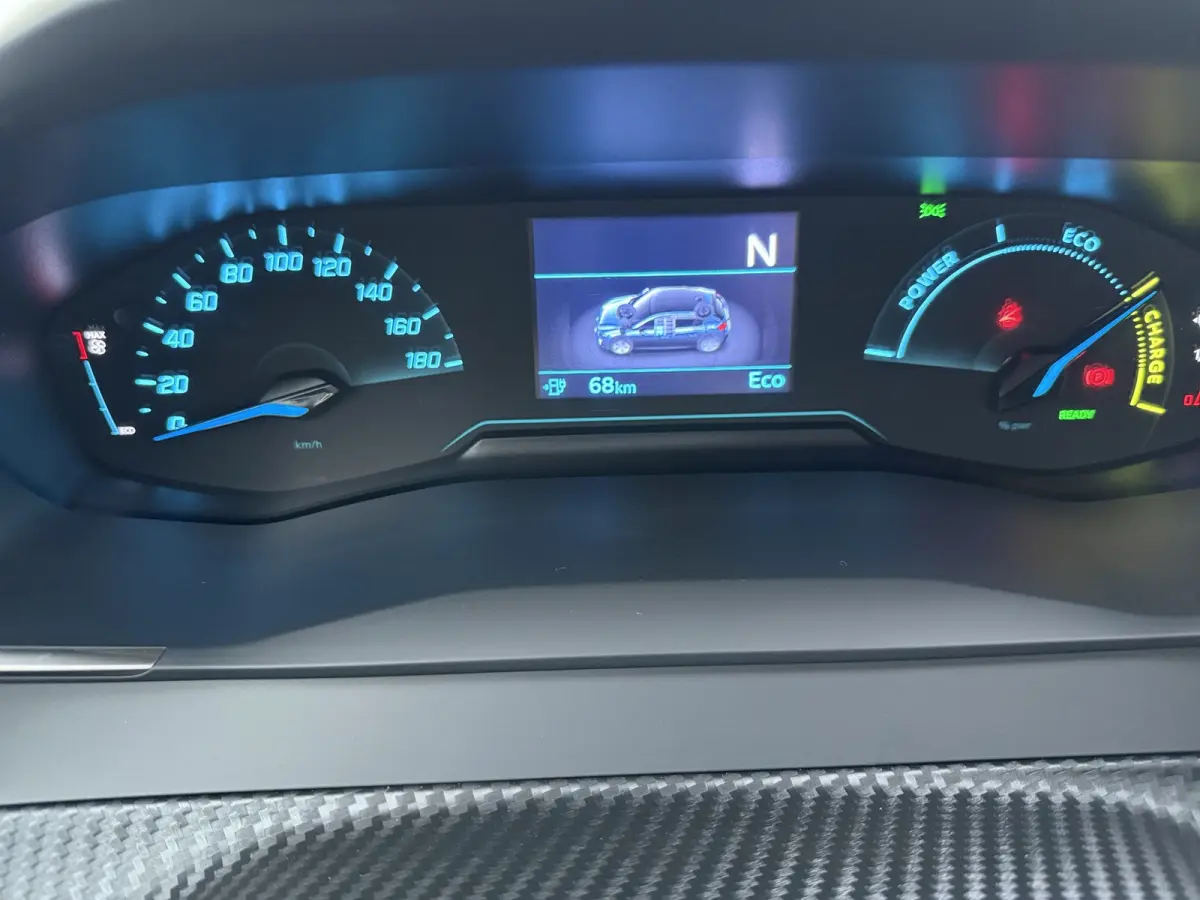 | €5000 Voorraad Voordeel | Business | 10" HD-touchscreen met PEUGEOT i-Connect® Advanced Navigatie | Elektrische parkeerrem | Extra getinte achterste zijruiten en achterruit