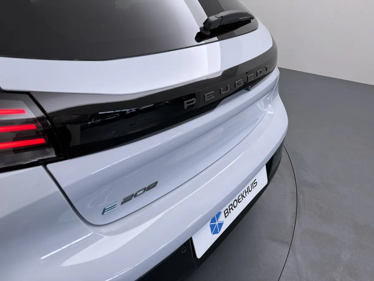 | €5000 Voorraad Voordeel | Business | 10" HD-touchscreen met PEUGEOT i-Connect® Advanced Navigatie | Elektrische parkeerrem | Extra getinte achterste zijruiten en achterruit
