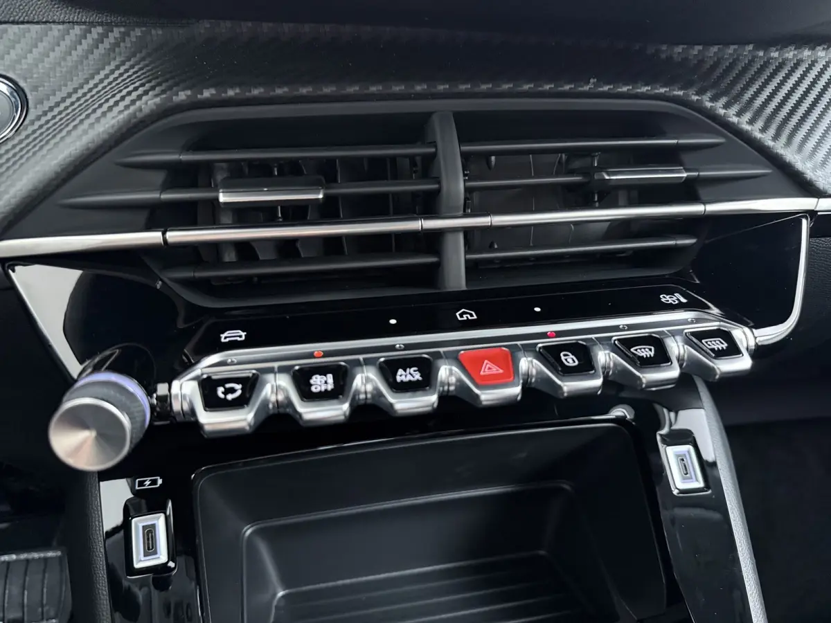 | €5000 Voorraad Voordeel | Business | 10" HD-touchscreen met PEUGEOT i-Connect® Advanced Navigatie | Elektrische parkeerrem | Extra getinte achterste zijruiten en achterruit
