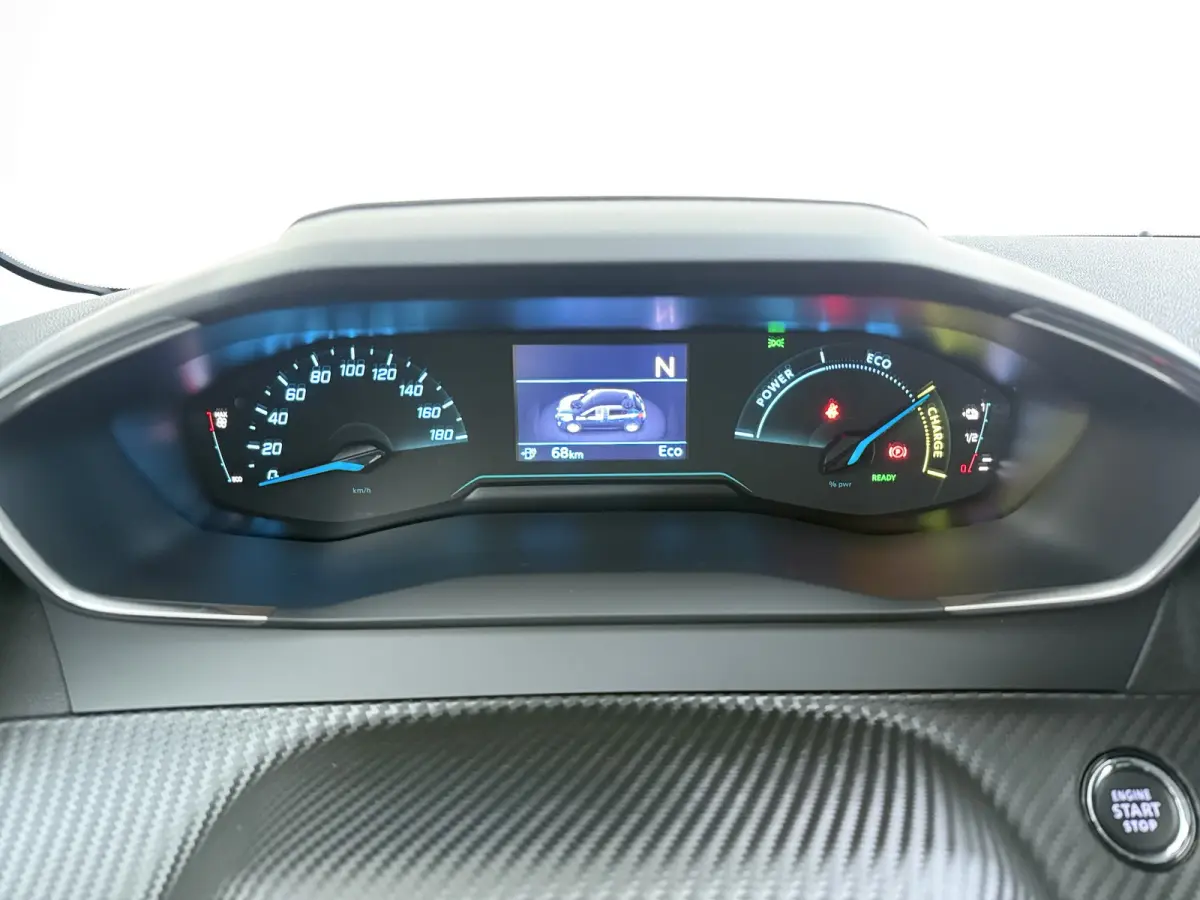 | €5000 Voorraad Voordeel | Business | 10" HD-touchscreen met PEUGEOT i-Connect® Advanced Navigatie | Elektrische parkeerrem | Extra getinte achterste zijruiten en achterruit