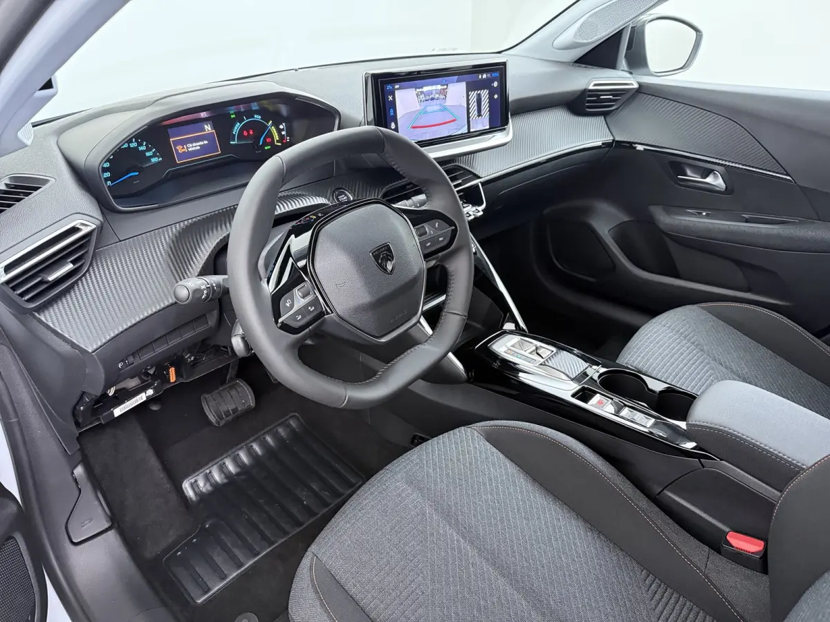 | €5000 Voorraad Voordeel | Business | 10" HD-touchscreen met PEUGEOT i-Connect® Advanced Navigatie | Elektrische parkeerrem | Extra getinte achterste zijruiten en achterruit