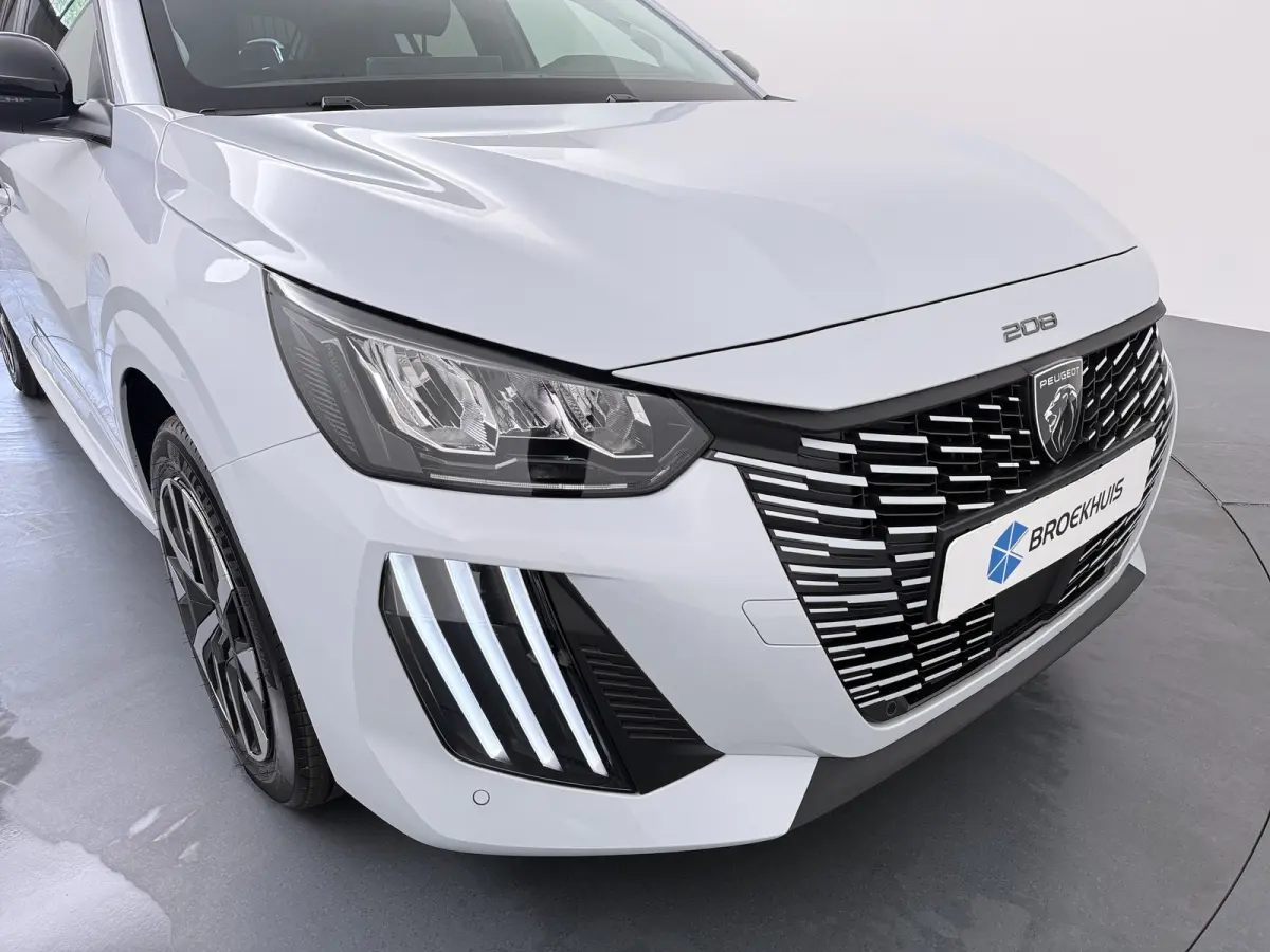| €5000 Voorraad Voordeel | Business | 10" HD-touchscreen met PEUGEOT i-Connect® Advanced Navigatie | Elektrische parkeerrem | Extra getinte achterste zijruiten en achterruit